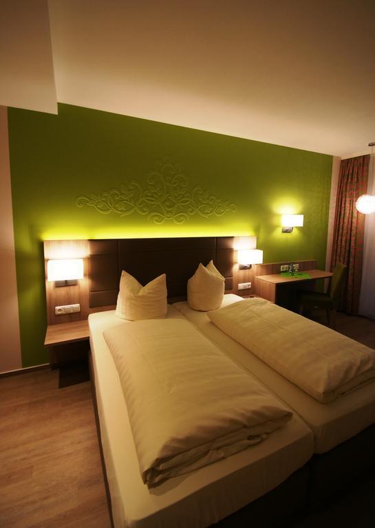 Landhotel Im Klostereck Strubel-Roos Флонхайм Стая снимка