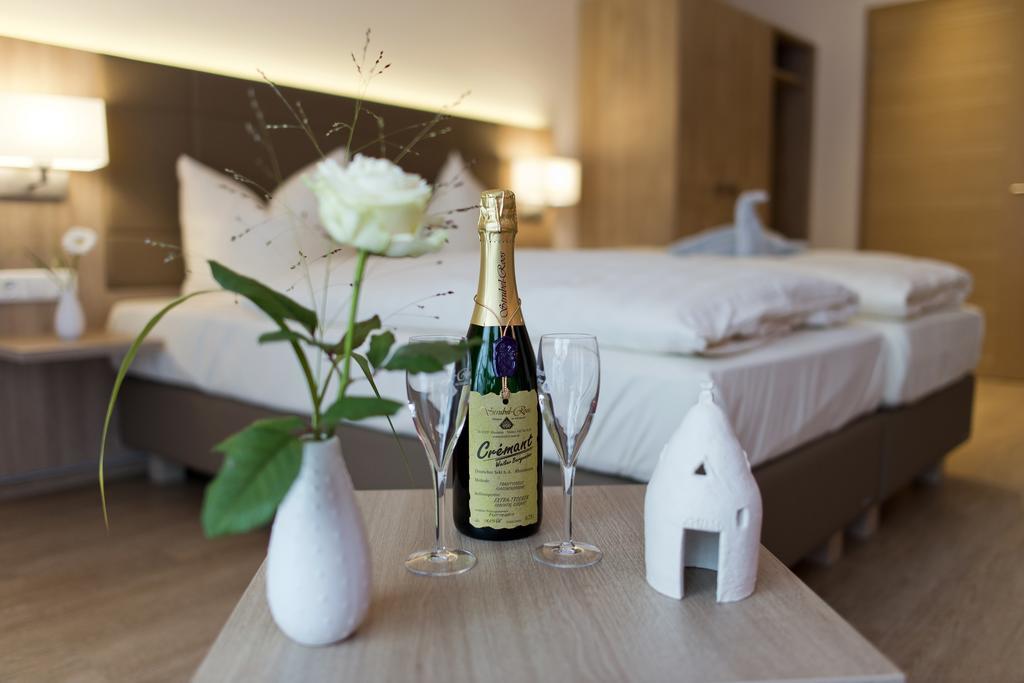Landhotel Im Klostereck Strubel-Roos Флонхайм Екстериор снимка